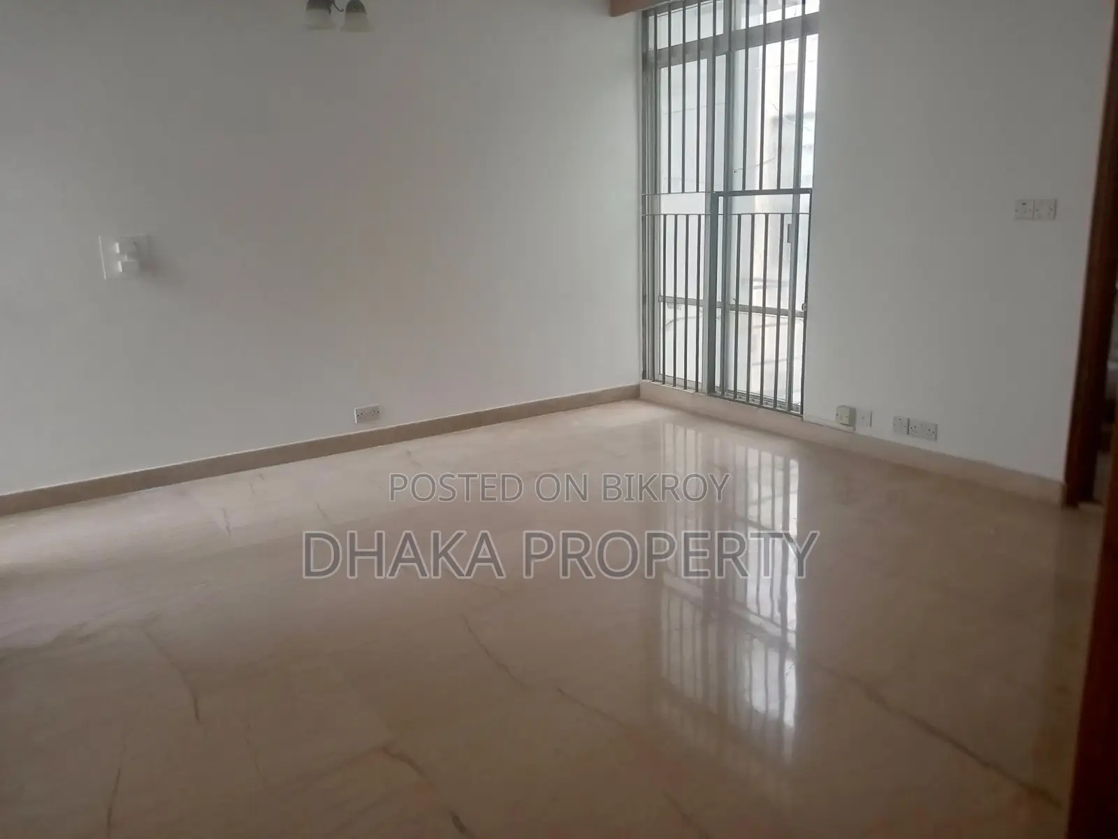গুলশান-১ এ ৪-বেড-২-কার পার্কিং সহ চমৎকার অ্যাপার্টমেন্ট ভাড়া