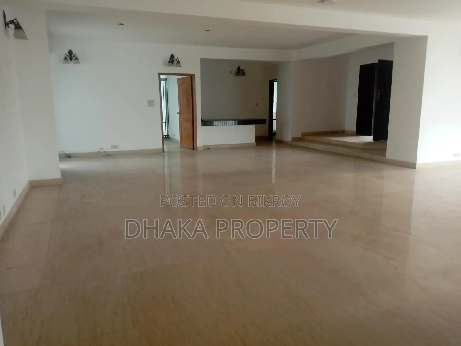 গুলশান-১ এ ৪-বেড-২-কার পার্কিং সহ চমৎকার অ্যাপার্টমেন্ট ভাড়া