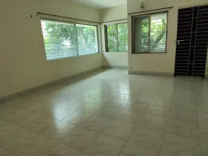 বারিধারা ডিপ্লোম্যাটিক জোনে ৩ বেডরুমের আন-ফার্নিশড অ্যাপার্টমেন্ট ভাড়া