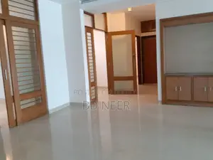 গুলশান-১ এ ৫০০০ বর্গফুটের ৪ বেডরুমের সেমি-ফার্নিশড ফ্ল্যাট ভাড়া হবে