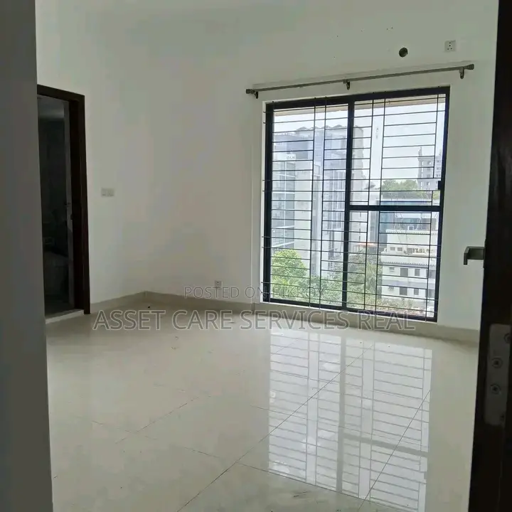 গুলশানে সুইমিং ও জিম সুবিধাসহ ৪ বেডের আন-ফার্নিশড অ্যাপার্টমেন্ট ভাড়া