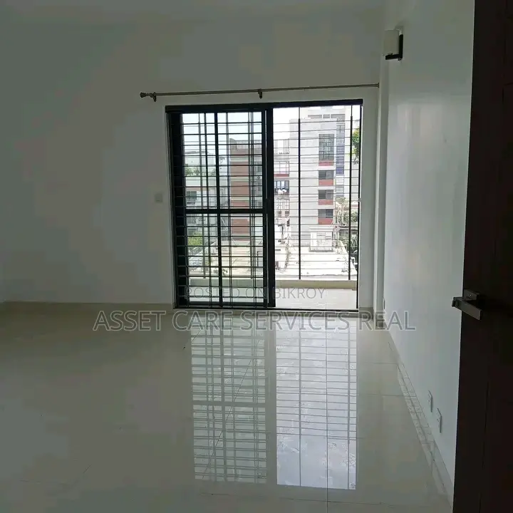 গুলশানে সুইমিং ও জিম সুবিধাসহ ৪ বেডের আন-ফার্নিশড অ্যাপার্টমেন্ট ভাড়া