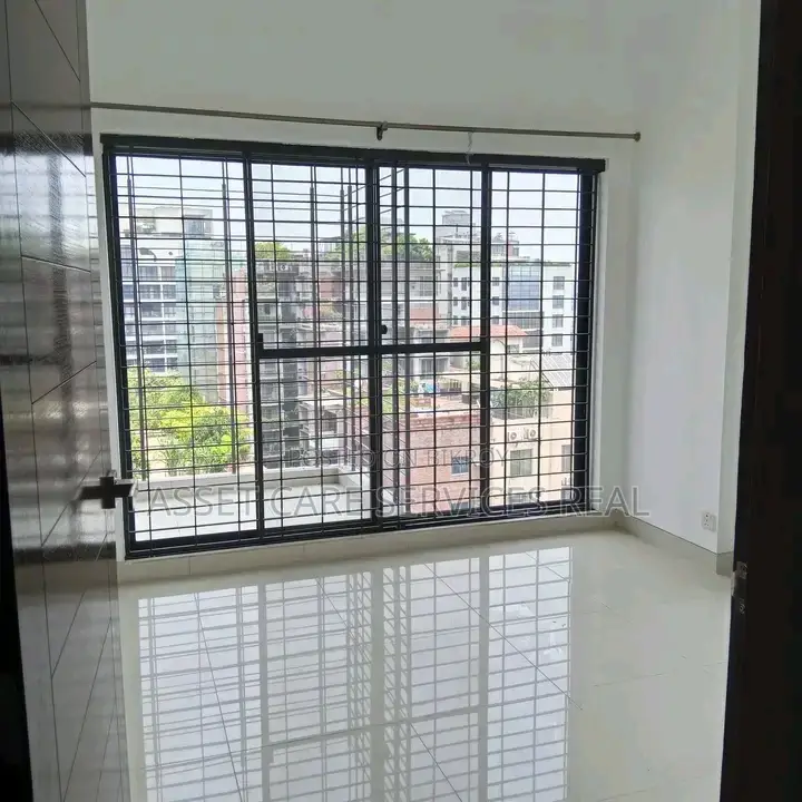 গুলশানে সুইমিং ও জিম সুবিধাসহ ৪ বেডের আন-ফার্নিশড অ্যাপার্টমেন্ট ভাড়া