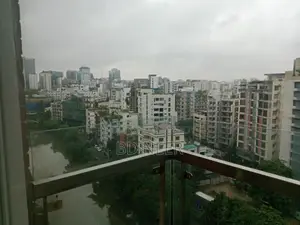 গুলশান ২ উত্তর পাশে লেক ভিউ সেমি-ফার্নিশড অ্যাপার্টমেন্ট ভাড়া হবে