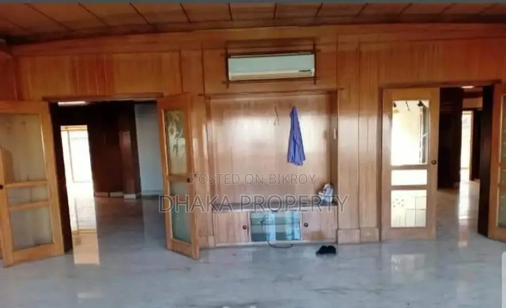 গুলশান-২ এ লেক ভিউ ৫ বেডরুমের (৪২০০ বর্গফুট) অ্যাপার্টমেন্ট ভাড়া