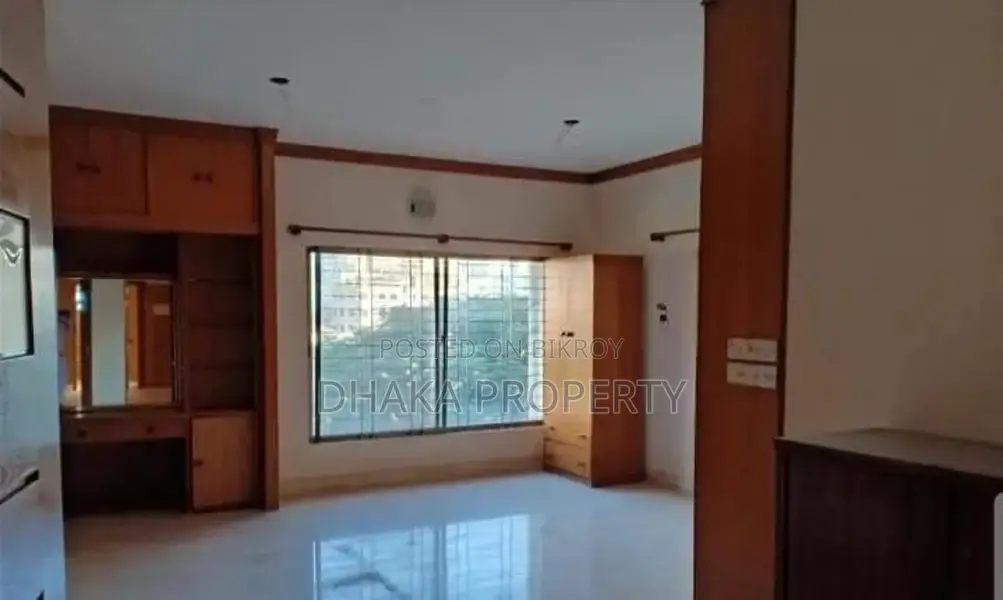 গুলশান-২ এ লেক ভিউ ৫ বেডরুমের (৪২০০ বর্গফুট) অ্যাপার্টমেন্ট ভাড়া