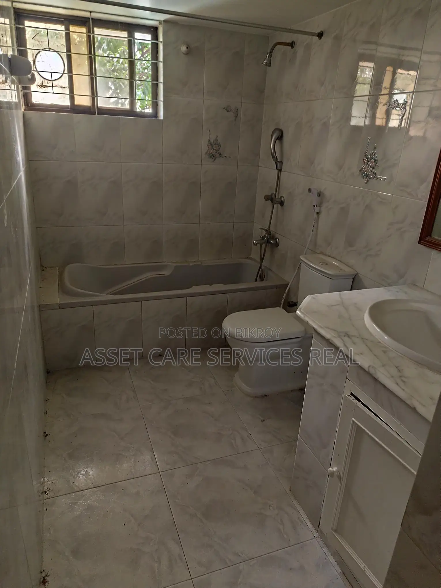 3500-Sqft Lake View Beautiful 4Bed Big Apartment Rent In Gulshan
