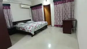 গুলশান-১ এ ফার্নিশড ৩ বেডরুমের ফ্ল্যাট ভাড়া
