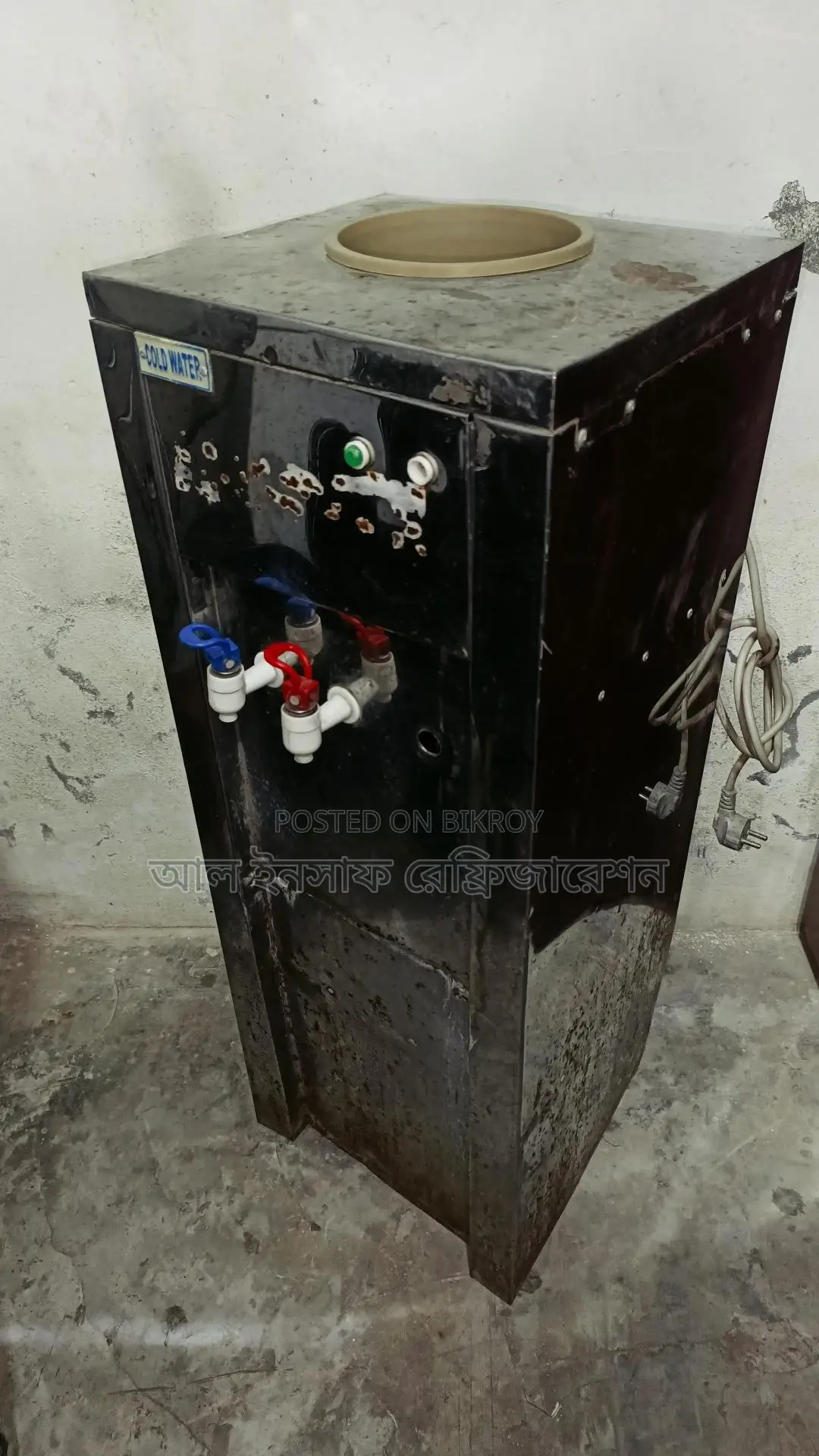 একটি পানি ঠান্ডা করার মেশিন বিক্রি করা হবে