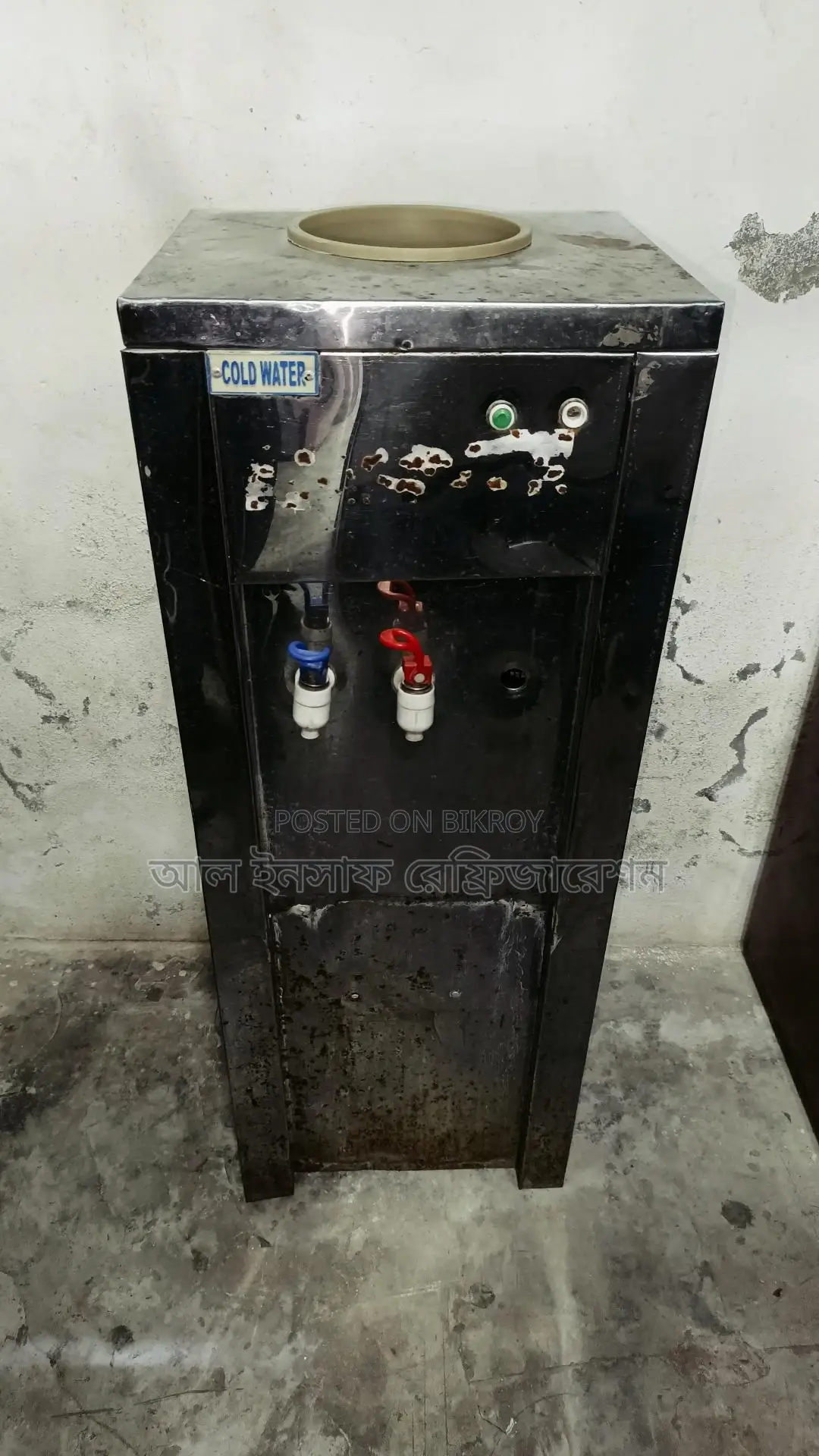 একটি পানি ঠান্ডা করার মেশিন বিক্রি করা হবে