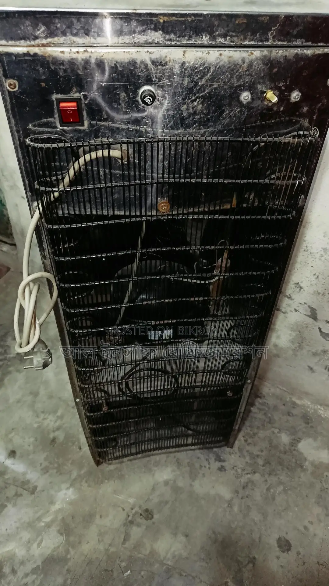 একটি পানি ঠান্ডা করার মেশিন বিক্রি করা হবে