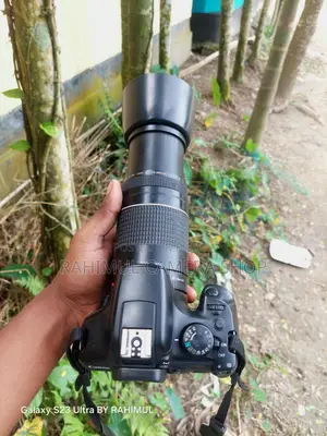 Canon 1300D with 75-300 Zoom lens, pristine condition