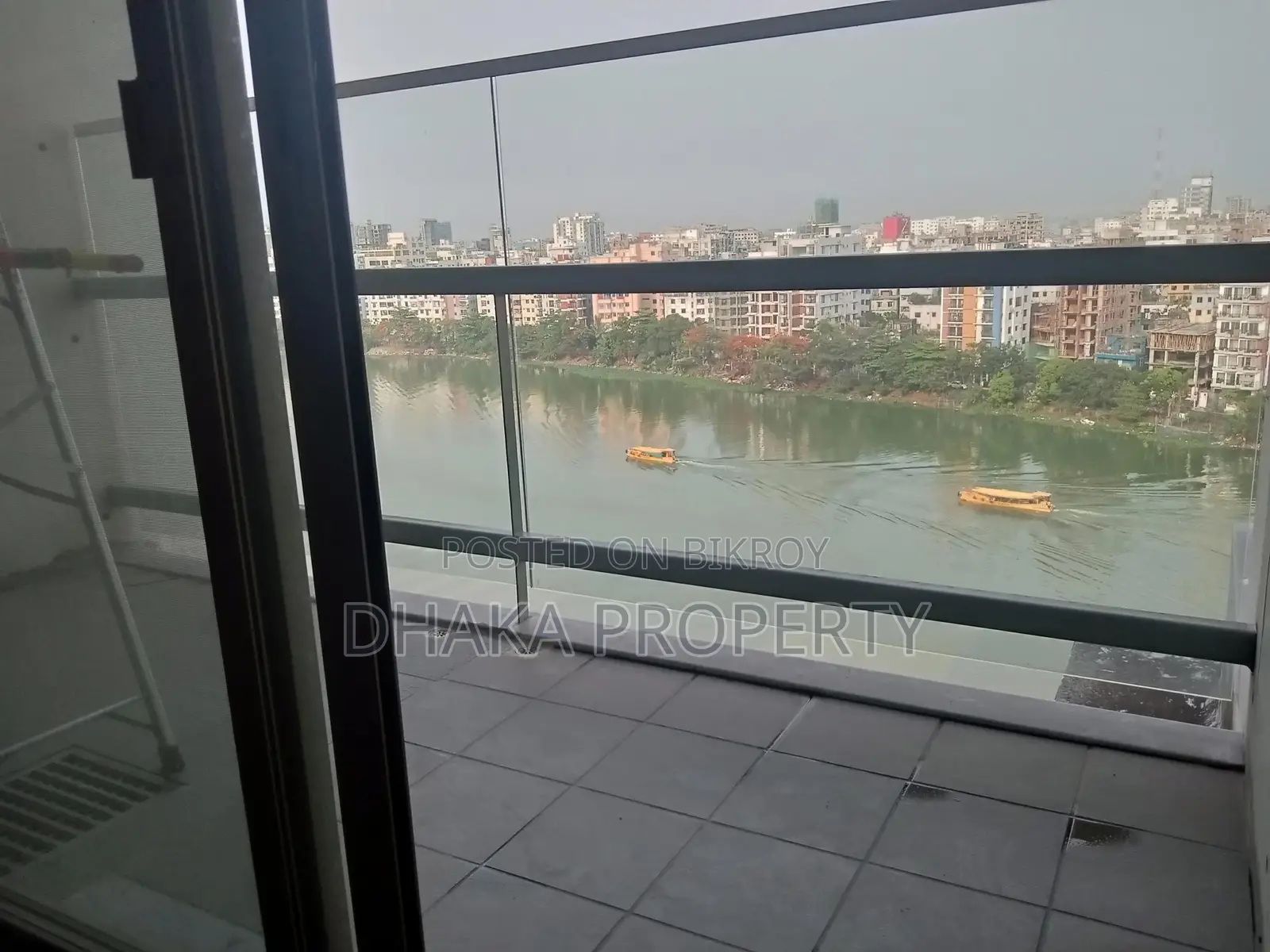 গুলশানে ৪২০০ বর্গফুটের ডুপ্লেক্স বিলাসবহুল অ্যাপার্টমেন্ট ভাড়া