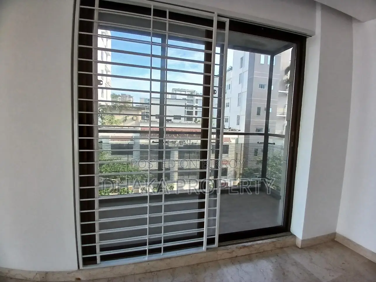 4000sqFt.Wonderful Semi Furnish Apartment Rent At Baridhara DMZ.