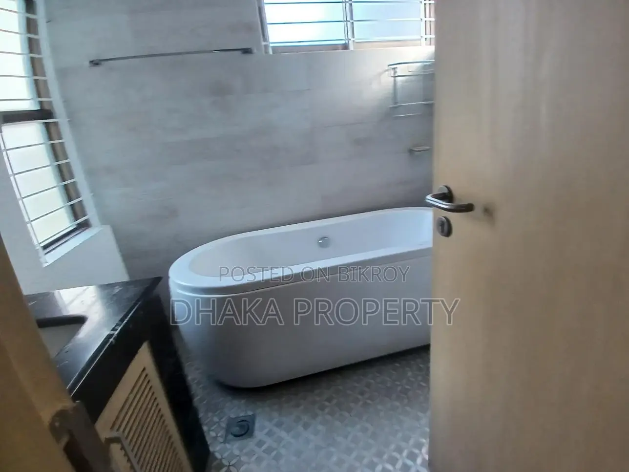 4000sqFt.Wonderful Semi Furnish Apartment Rent At Baridhara DMZ.