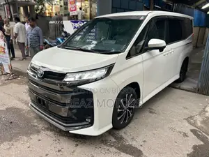Toyota Noah SZ PKG PEARL / 2022