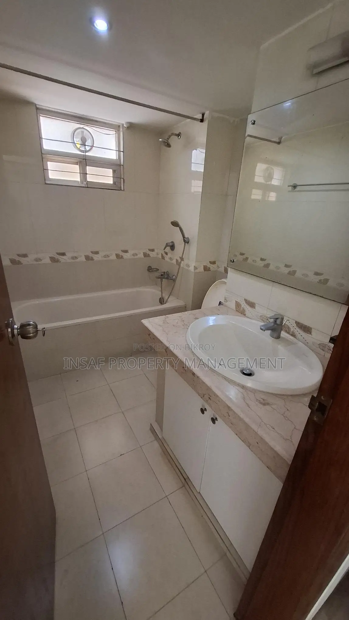 4bdrm Apartment in Gulshan for sale