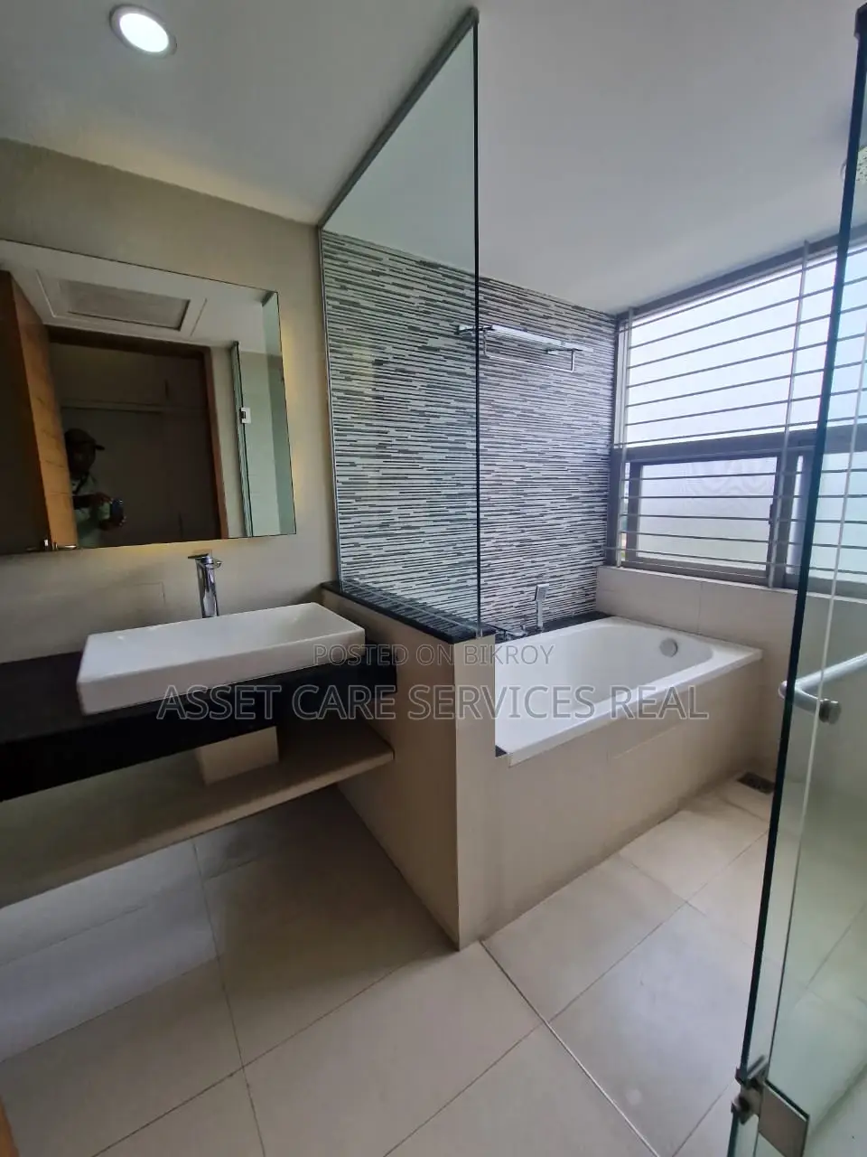 North Gulshan Shanta Luxury 3Bed Semi-Furnished Apartment Rent