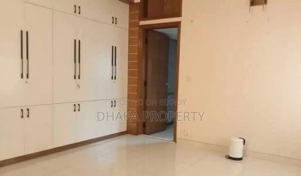 গুলশান এলাকায় ২৫০০-বর্গফুটের আংশিক আসবাবপত্রসহ অ্যাপার্টমেন্ট ভাড়া