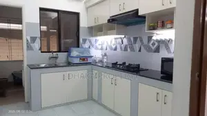 গুলশান এলাকায় ২৫০০-বর্গফুটের আংশিক আসবাবপত্রসহ অ্যাপার্টমেন্ট ভাড়া