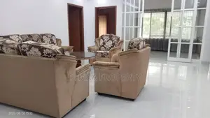 গুলশান এলাকায় ২৫০০-বর্গফুটের আংশিক আসবাবপত্রসহ অ্যাপার্টমেন্ট ভাড়া