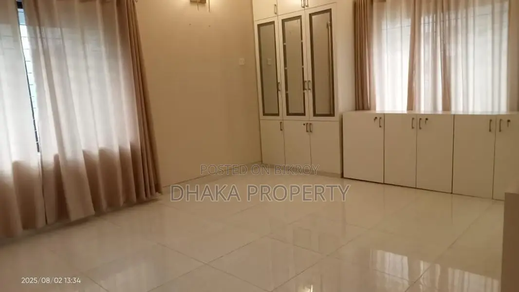 গুলশান এলাকায় ২৫০০-বর্গফুটের আংশিক আসবাবপত্রসহ অ্যাপার্টমেন্ট ভাড়া