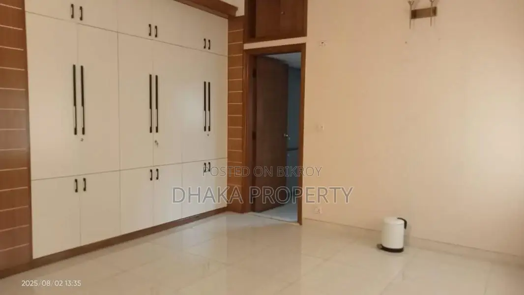 গুলশান এলাকায় ২৫০০-বর্গফুটের আংশিক আসবাবপত্রসহ অ্যাপার্টমেন্ট ভাড়া