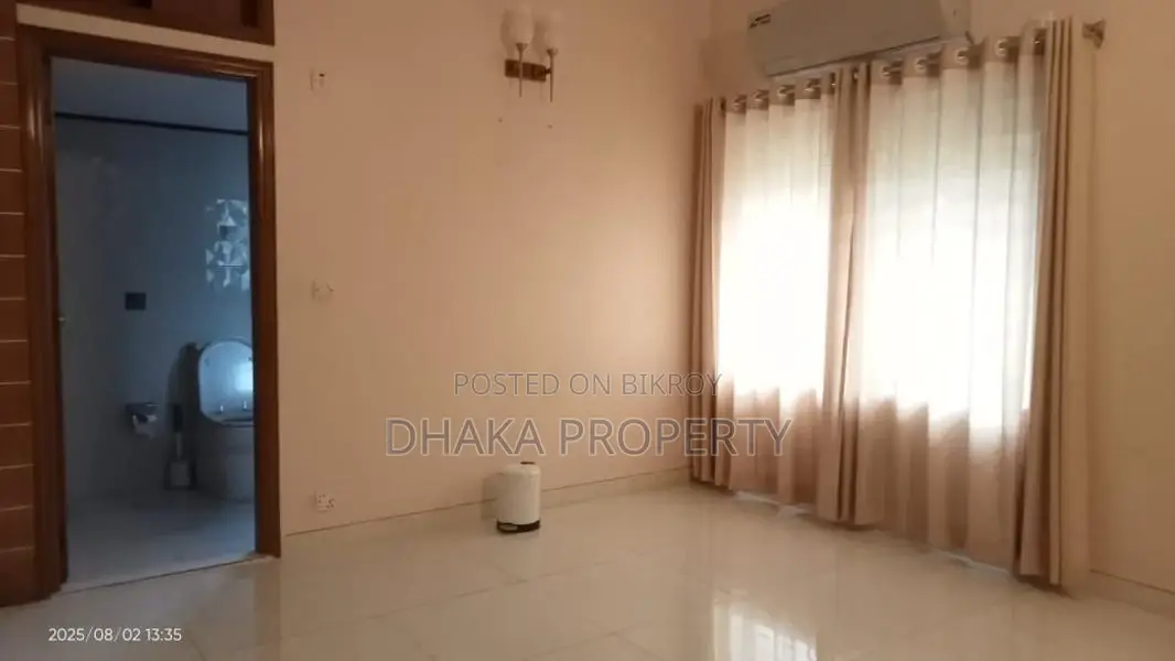 গুলশান এলাকায় ২৫০০-বর্গফুটের আংশিক আসবাবপত্রসহ অ্যাপার্টমেন্ট ভাড়া