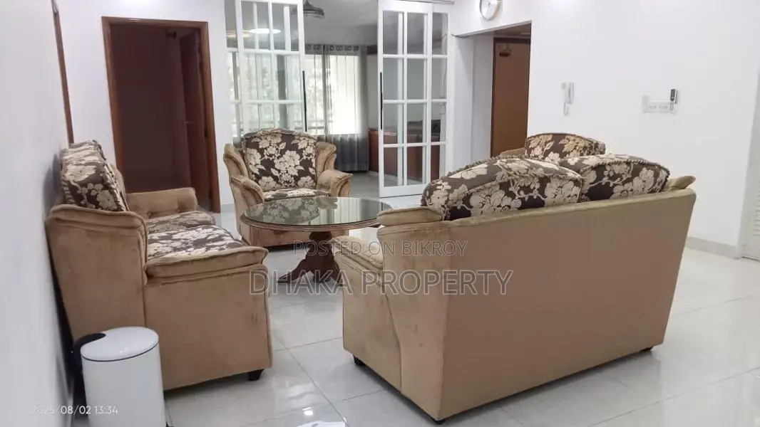 গুলশান এলাকায় ২৫০০-বর্গফুটের আংশিক আসবাবপত্রসহ অ্যাপার্টমেন্ট ভাড়া