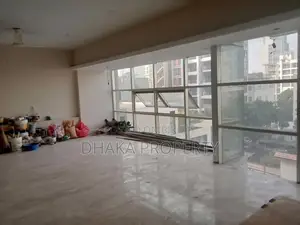 গুলশানে বিলাসবহুল সেমি-ফার্নিশড ৪ বেডরুমের অ্যাপার্টমেন্ট ভাড়া