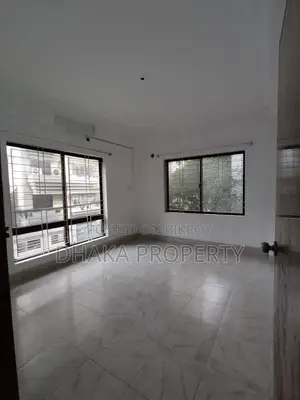 গুলশানে ২৩০০ বর্গফুটের চমৎকার আন-ফার্নিশড ৩ বেডরুমের অ্যাপার্টমেন্ট ভাড়া