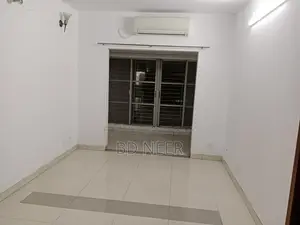 বনানী উত্তরে লেক ভিউ সেমি-ফার্নিশড ৪ বেডরুমের অ্যাপার্টমেন্ট ভাড়া