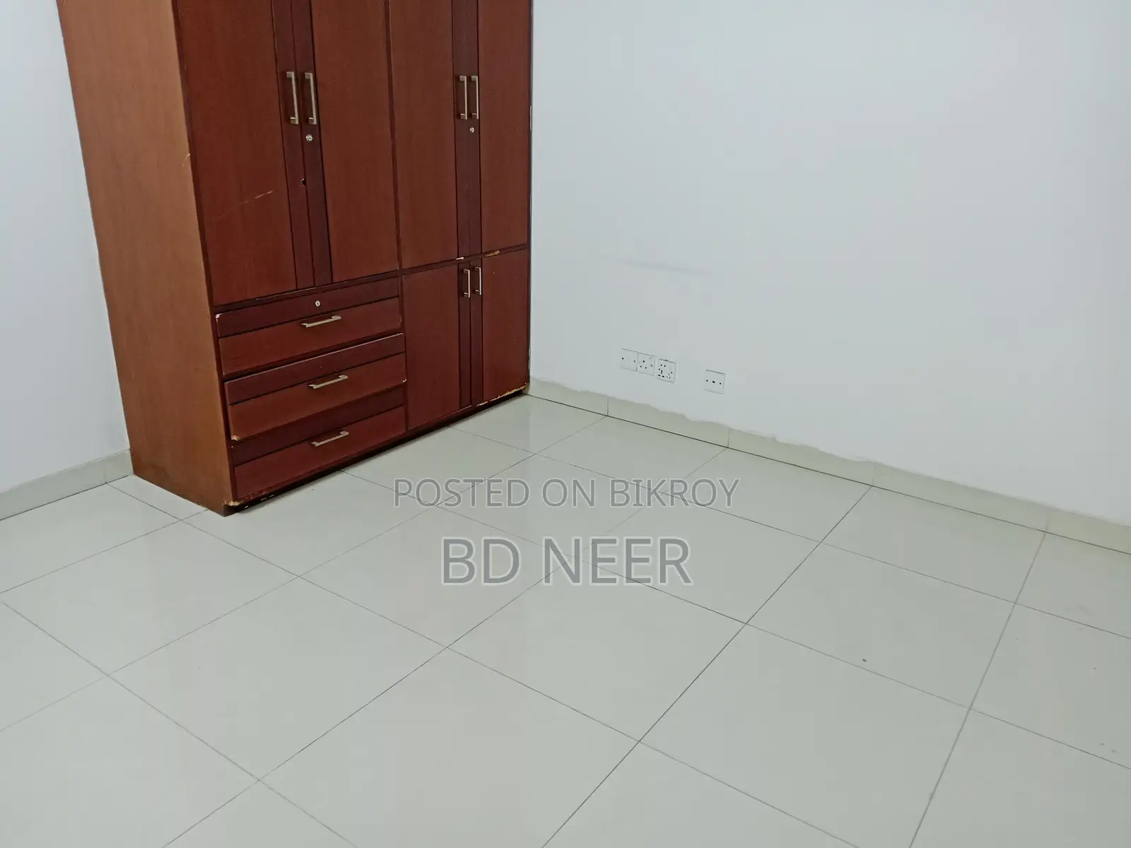 বনানী উত্তরে লেক ভিউ সেমি-ফার্নিশড ৪ বেডরুমের অ্যাপার্টমেন্ট ভাড়া