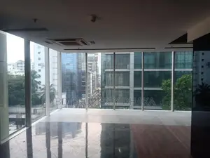বনানীতে ১৩৫০ বর্গফুটের কমার্শিয়াল স্পেস ভাড়া