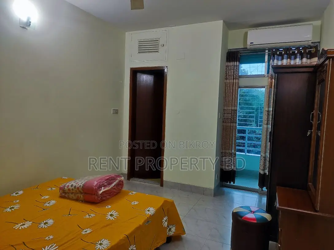 Gulshan Fully Furnished Apartment Rent 3 Bed Rooms
