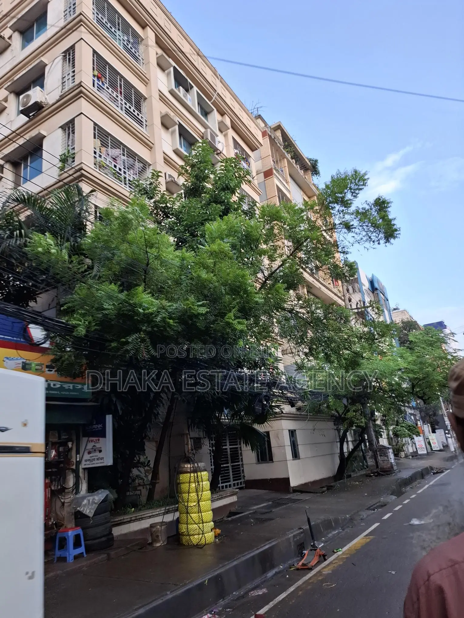 গুলশান এভিনিউ ১ ও ২ এর মাঝে ২০ কাঠা জমি বিক্রয়