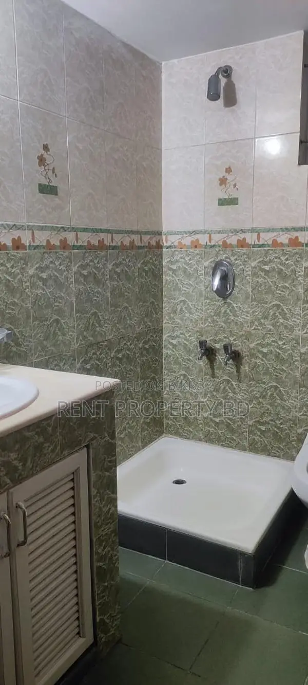 গুলশানে ৩ বেডরুমের সম্পূর্ণ ফার্নিশড অ্যাপার্টমেন্ট ভাড়া