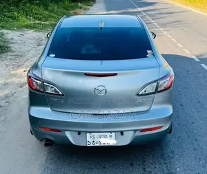 Mazda Axela Sky active 1.5L 2012