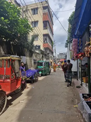 হাতিরঝিলের কাছে বাউন্ডারি করা ৮.৫ কাঠা জমি বিক্রি হবে।