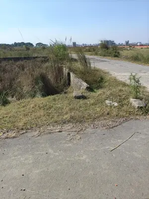 Block P, 40 feet by 25 feet Road Corner 5 Katha Plot for Sale