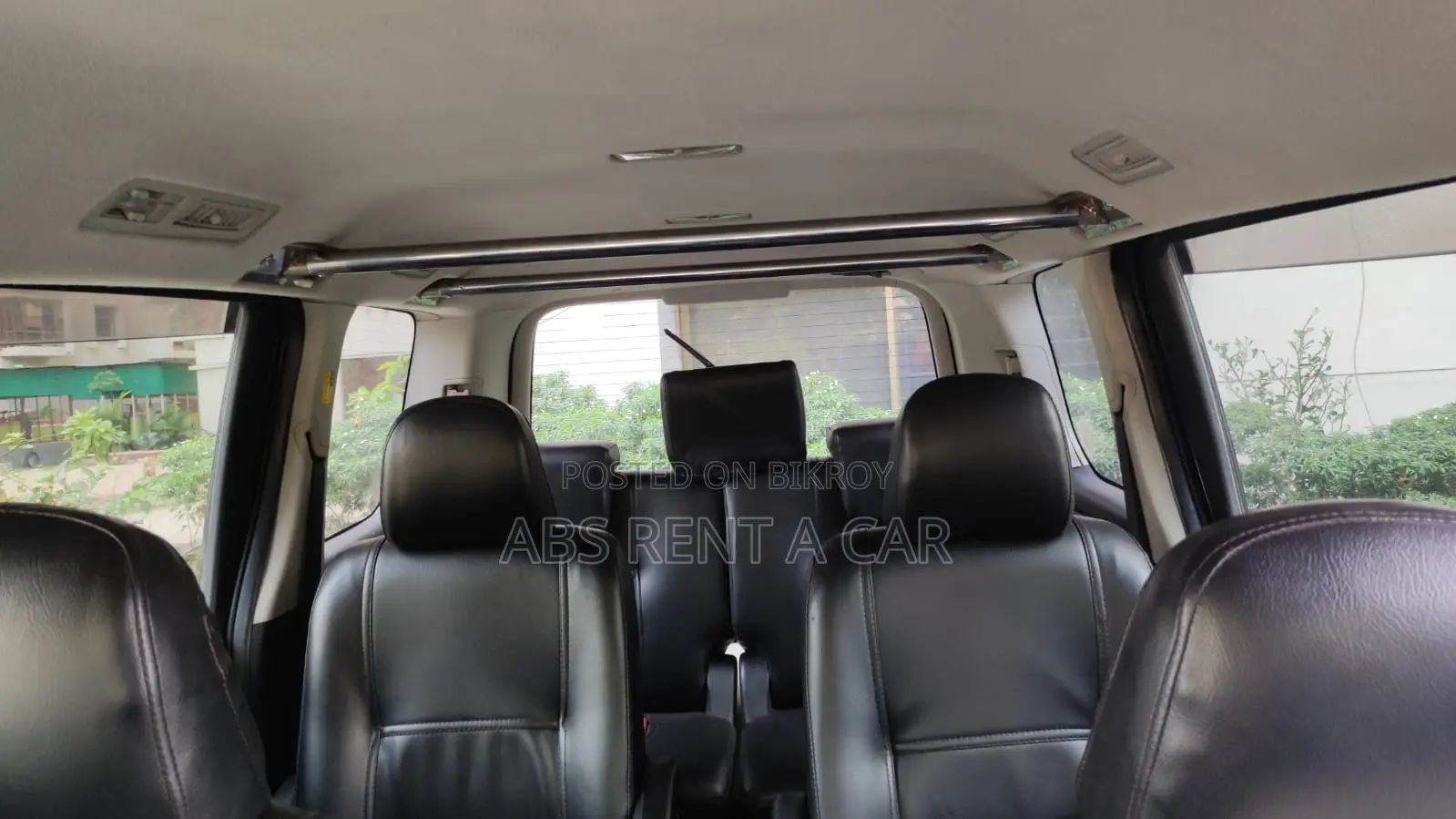 গাড়ি ভাড়া Hiace Car