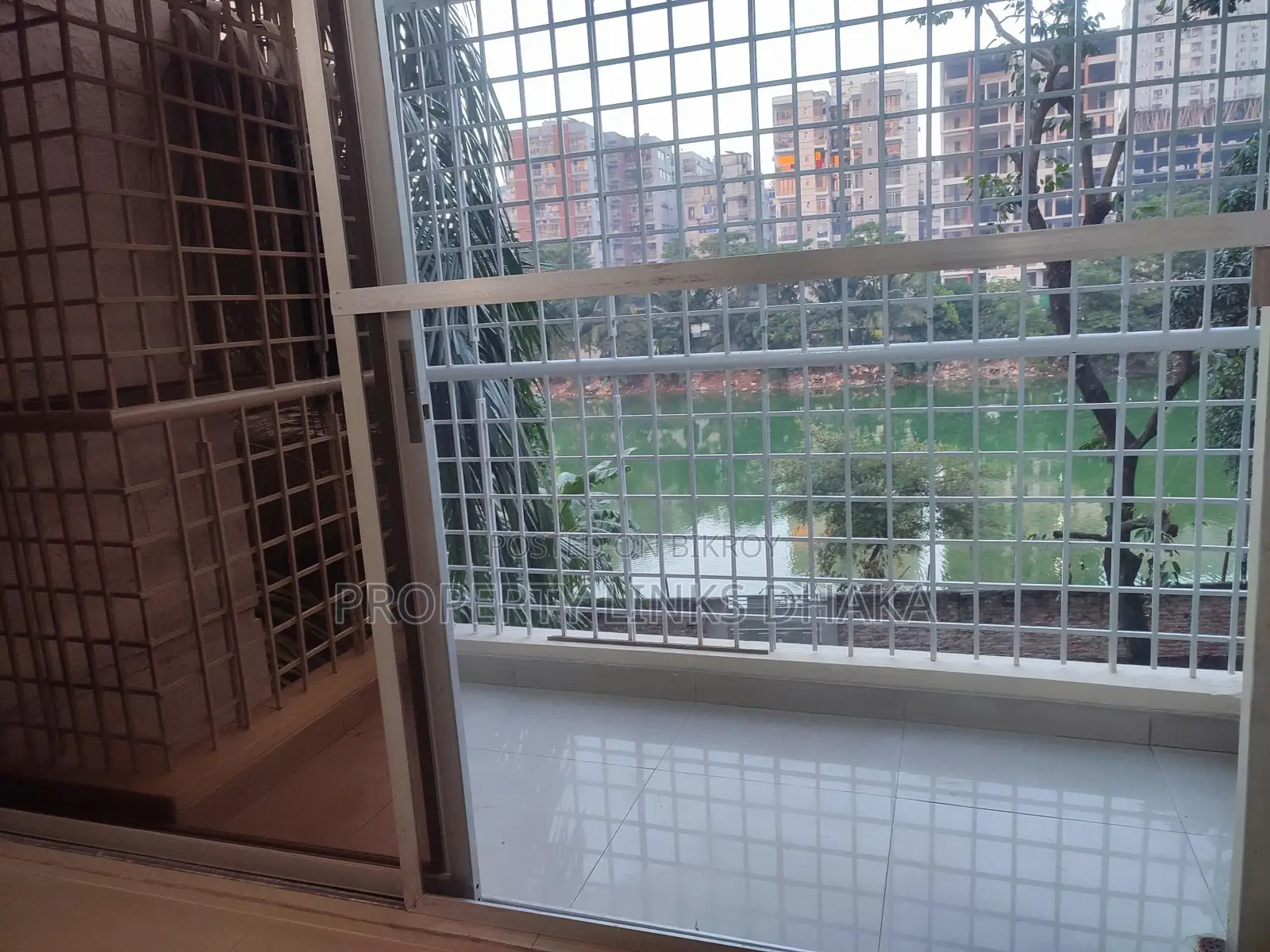 Lake View Flat for Rent in Gulshan-2