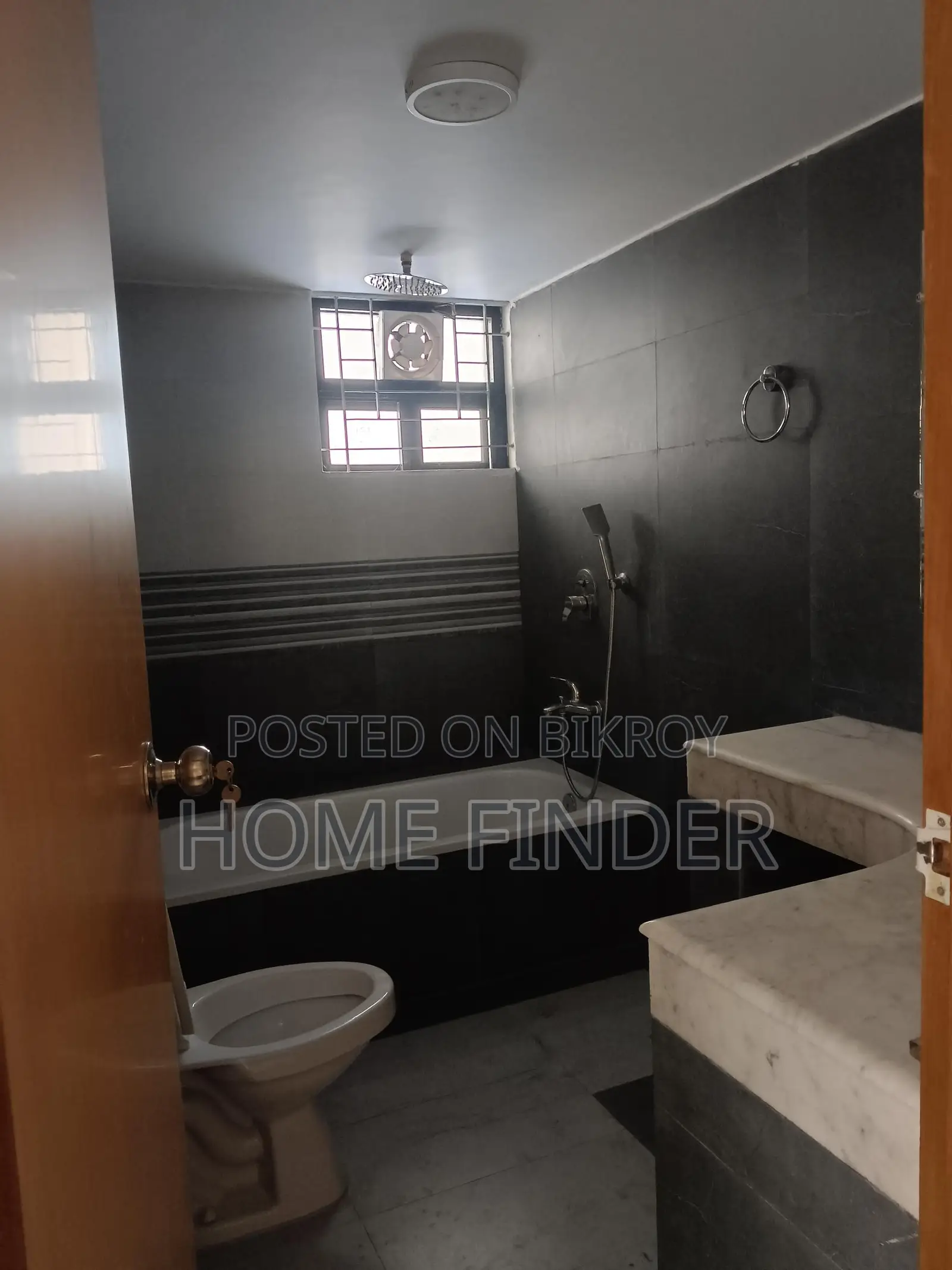 গুলশান ১-এ ২৭০০ বর্গফুটের ৪ বেডরুমের আন-ফার্নিশড অ্যাপার্টমেন্ট ভাড়া হবে