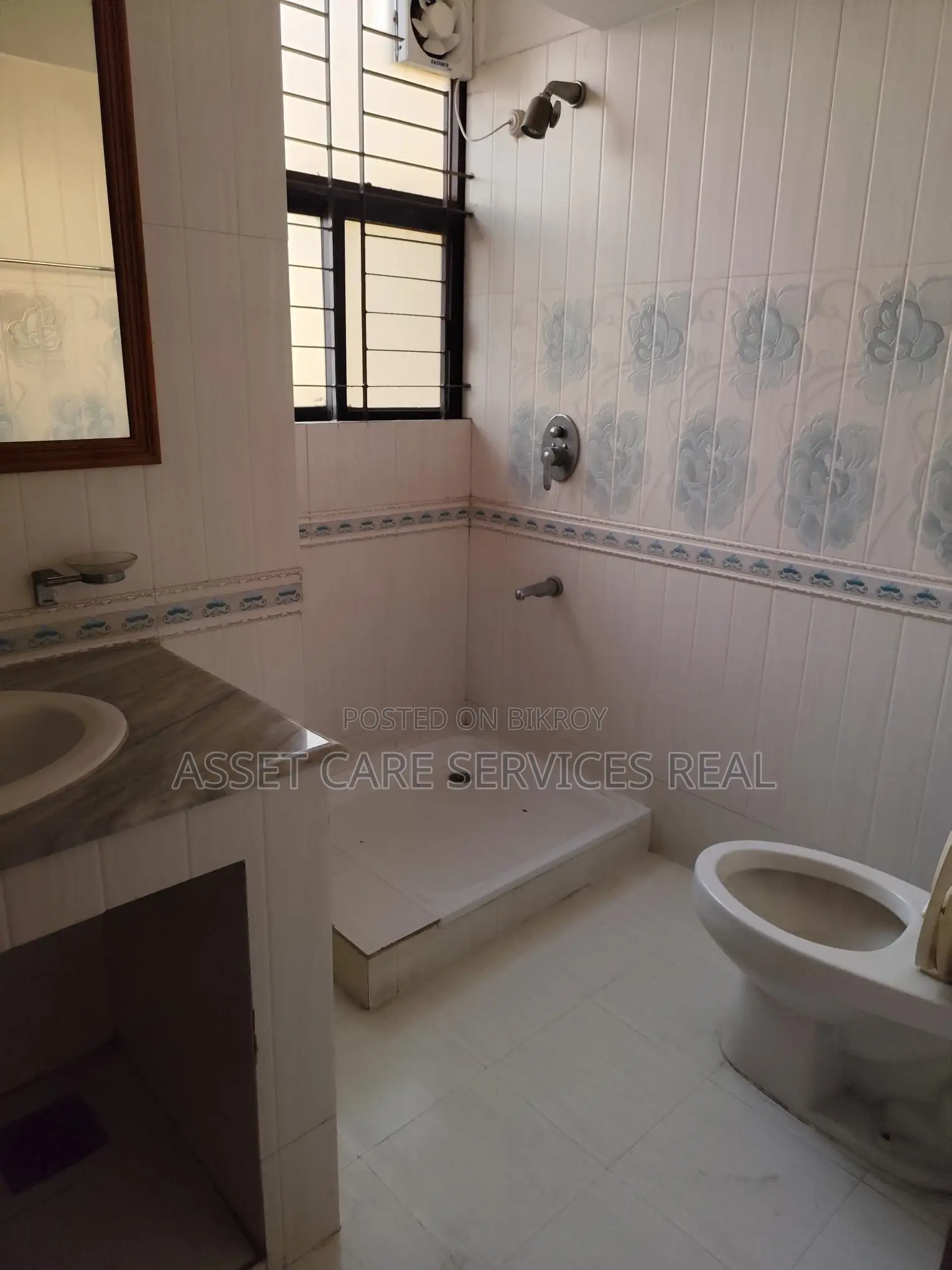 গুলশান-১ এ ৩ বেড ফুল ফার্নিশড সুন্দর অ্যাপার্টমেন্ট ভাড়ার জন্য