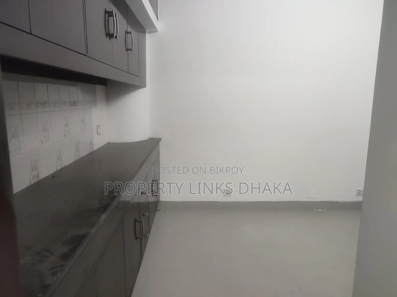 Spacious 4 Bedrooms Semi Furnished Flat for Rent