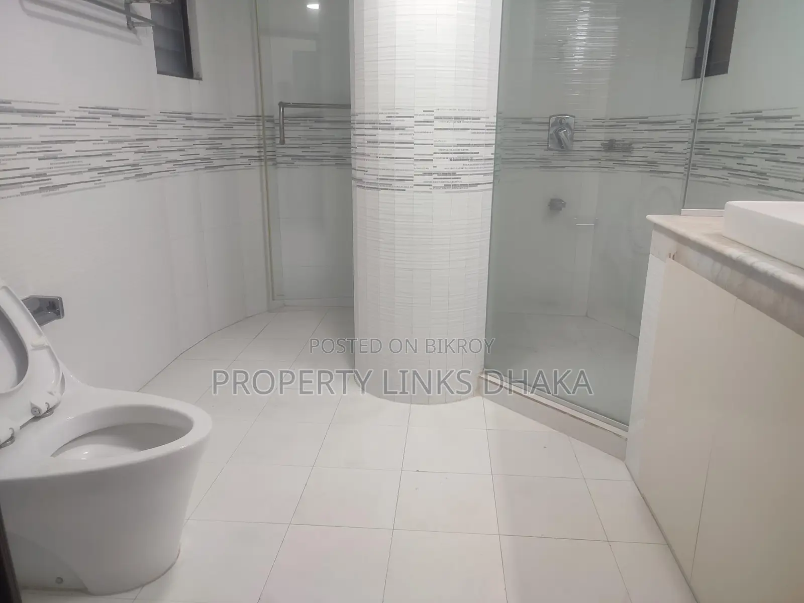 Spacious 4 Bedrooms Semi Furnished Flat for Rent