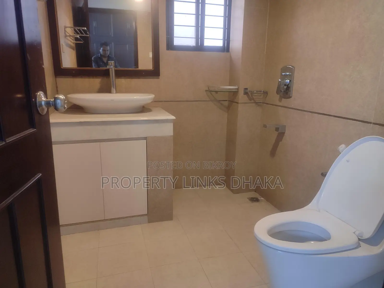 Spacious 4 Bedrooms Semi Furnished Flat for Rent