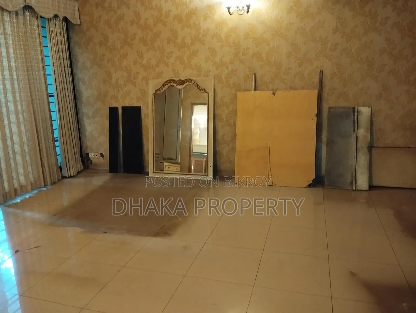 LUXURY SEMI-FURNISHED DUPLEX FLAT FOR RENT IN GULSHAN