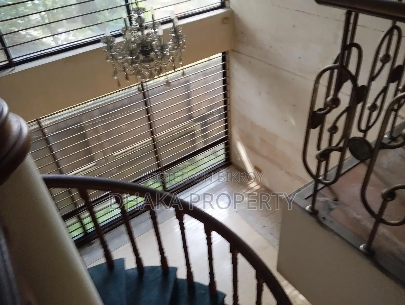 LUXURY SEMI-FURNISHED DUPLEX FLAT FOR RENT IN GULSHAN