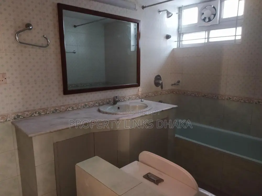 4 Bedroom, 5 Washroom, Drawing, Dining, Kitchen, One Parking
